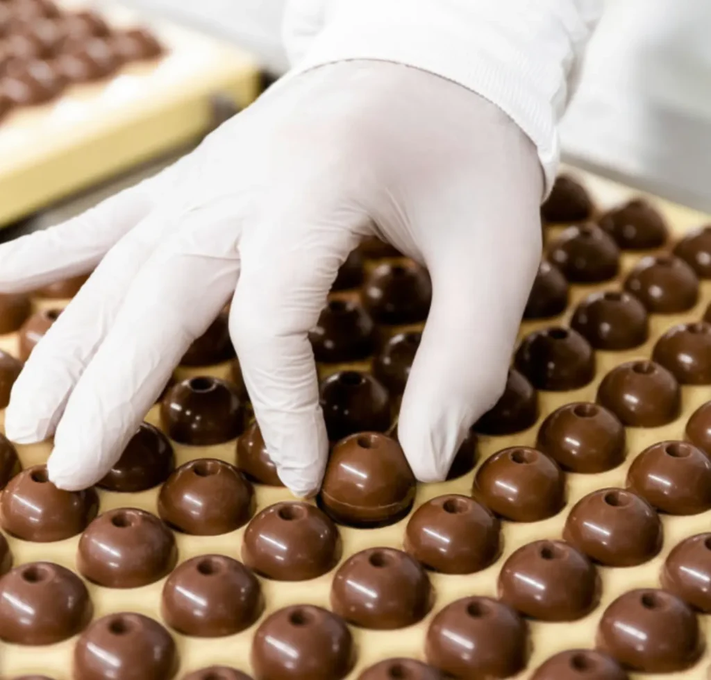 Lindor Truffes in Production (Lindt & Sprüngli) © Lindt & Sprüngli 